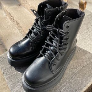 Dr. Martens - Vegan Jadon II Mono Black (Size Womens 7, Mens 6)